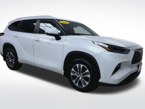 Certified 2024 Toyota Highlander XLE AWD/4WD image 21
