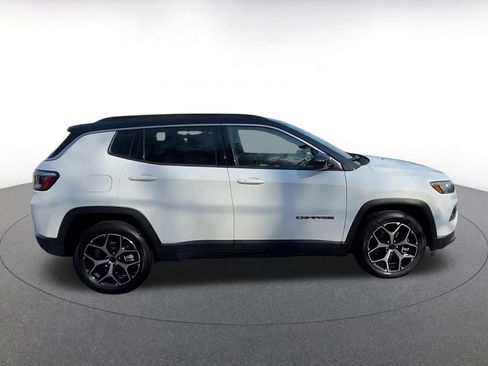 Used 2025 Jeep Compass Limited image 15