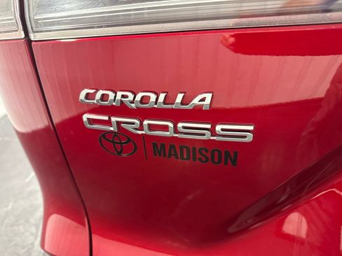 Used 2025 Toyota Corolla Cross XLE FWD image 39