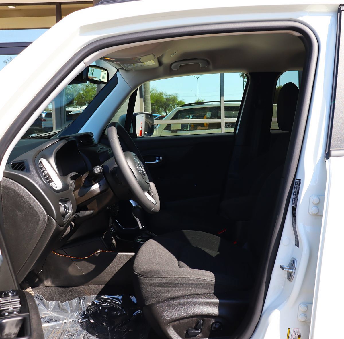 Used 2020 Jeep Renegade Latitude w/ Popular Equipment Group FWD image 37