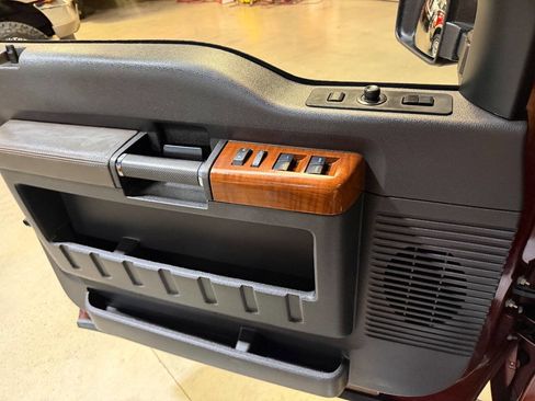 Used 2015 Ford F350 King Ranch w/ King Ranch w/Chrome Package image 33