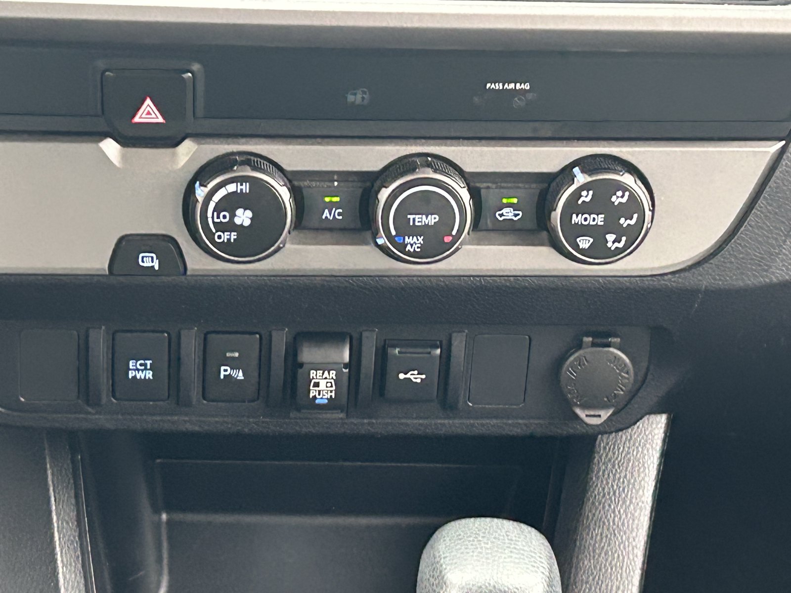 Used 2020 Toyota Tacoma SR5 RWD image 19