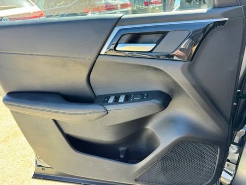 Used 2024 Mitsubishi Outlander AWD image 16