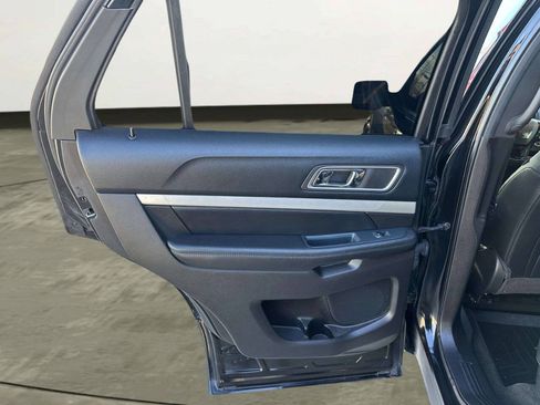 Used 2016 Ford Explorer XLT w/ Equipment Group 202A FWD image 11