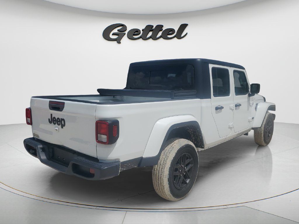 Used 2024 Jeep Gladiator Sport AWD/4WD image 4