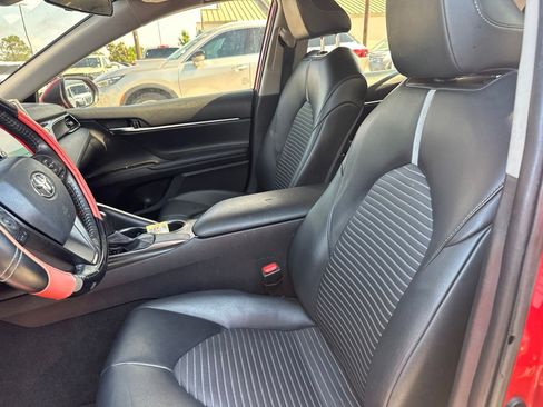 Used 2021 Toyota Camry SE FWD image 7