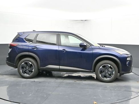 Used 2025 Nissan Rogue SV image 12