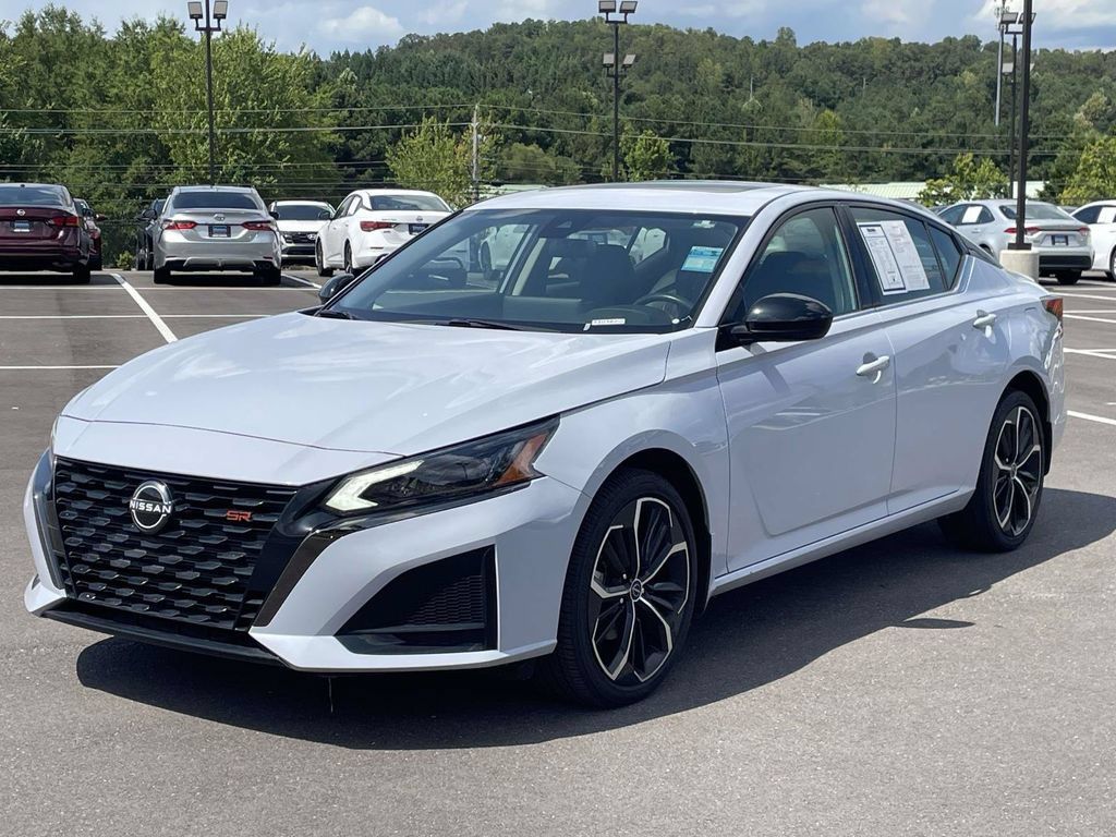 Used 2023 Nissan Altima 2.5 SR w/ SR Premium Package AWD/4WD image 7
