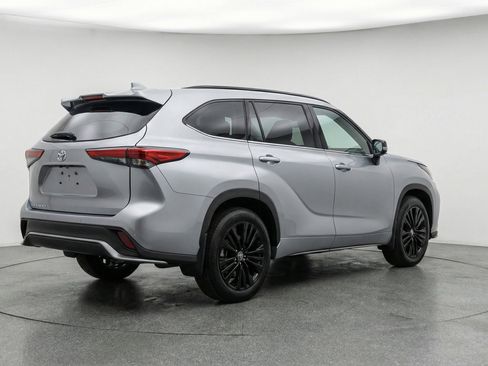 Used 2025 Toyota Highlander XSE image 9