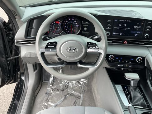 Used 2022 Hyundai Elantra SEL FWD image 12