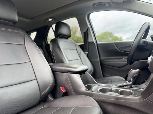 Used 2018 Chevrolet Equinox Premier image 12