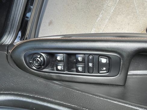 Used 2020 Jeep Cherokee Limited image 21