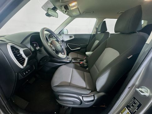 Used 2025 Kia Soul LX w/ LX Technology Package FWD image 13
