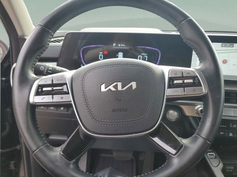 Certified 2025 Kia Telluride S image 18