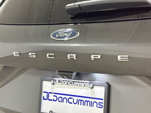 Used 2020 Ford Escape SE FWD image 25