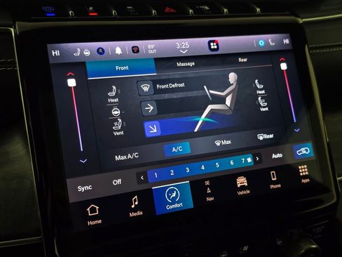 Used 2022 Jeep Grand Cherokee Overland w/ Luxury Tech Group IV AWD/4WD image 18