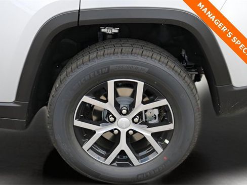 New 2025 Jeep Grand Cherokee Limited image 9