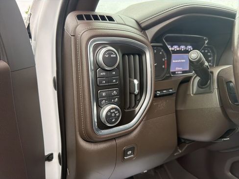 Used 2021 GMC Sierra 1500 Denali w/ Denali Ultimate Package AWD/4WD image 9