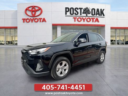 Used 2025 Toyota RAV4 XLE FWD image 1