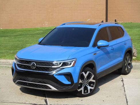 Used 2022 Volkswagen Taos SEL image 4