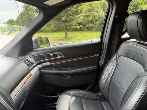 Used 2018 Ford Explorer Platinum AWD/4WD image 16