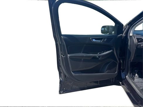 Used 2020 Ford Edge SE FWD image 18