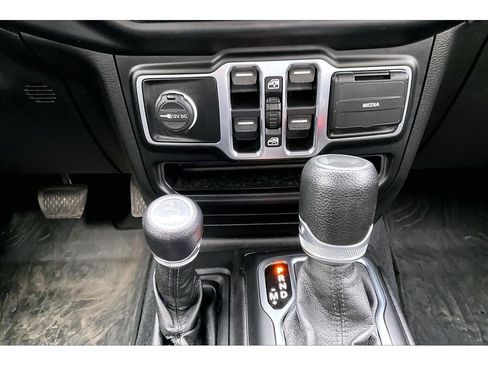 Used 2020 Jeep Wrangler Unlimited Sport S AWD/4WD image 32