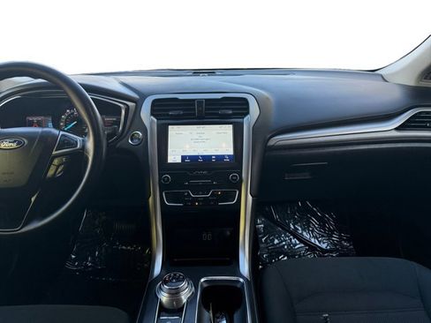 Used 2020 Ford Fusion SE image 16