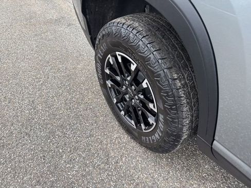 Used 2025 Chevrolet Traverse Z71 w/ Driver Confidence Package image 37