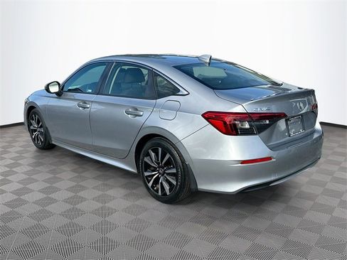 Used 2022 Honda Civic EX image 5