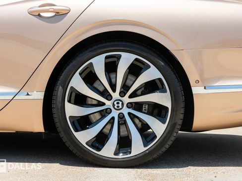 Used 2022 Bentley Flying Spur W12 image 10
