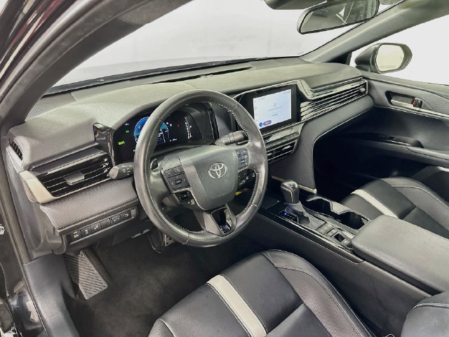 Used 2025 Toyota Camry SE FWD image 3