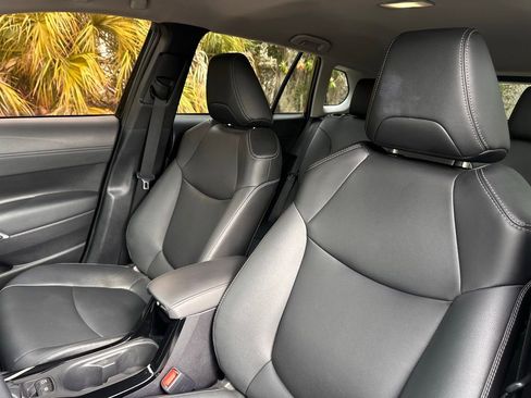 Used 2022 Toyota Corolla Cross XLE image 14