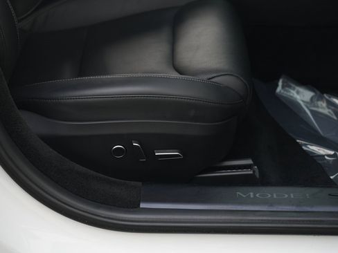 Used 2022 Tesla Model S Plaid image 32