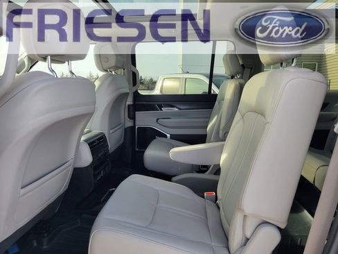 Used 2023 Jeep Wagoneer L Series III w/ Premium Group I image 26