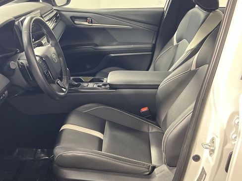 Used 2025 Toyota Camry SE image 13