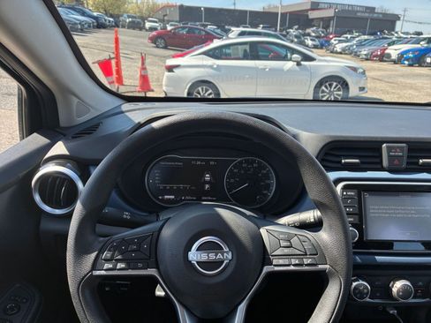 Used 2025 Nissan Versa SV FWD image 29