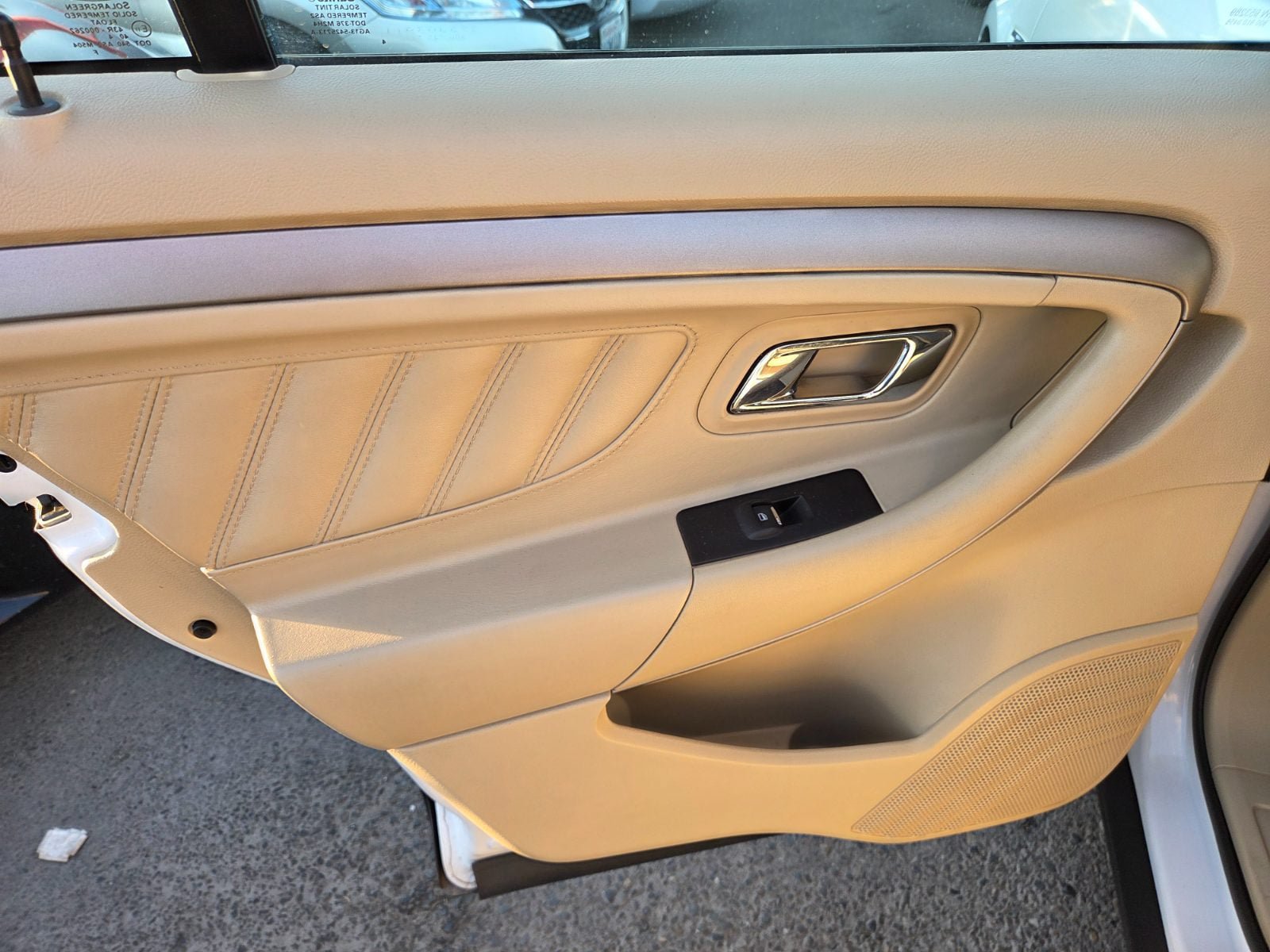 Used 2015 Ford Taurus SE FWD image 10