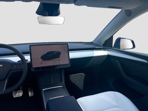 Used 2024 Tesla Model Y Performance image 22