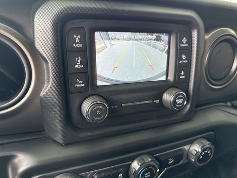 Used 2018 Jeep Wrangler Unlimited Sport image 28