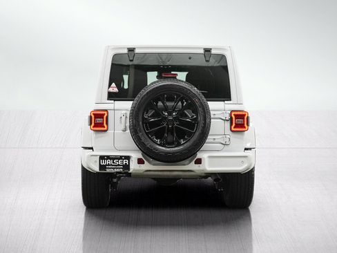 Used 2021 Jeep Wrangler Unlimited Sahara AWD/4WD image 4