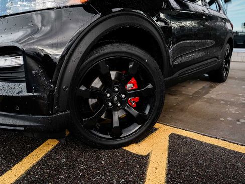 Used 2020 Ford Explorer ST w/ ST Street Pack image 18