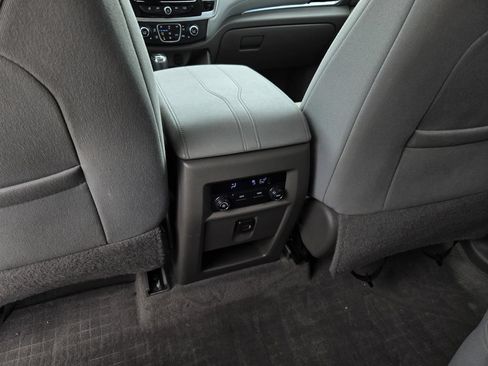 Used 2020 Chevrolet Traverse LT FWD image 15