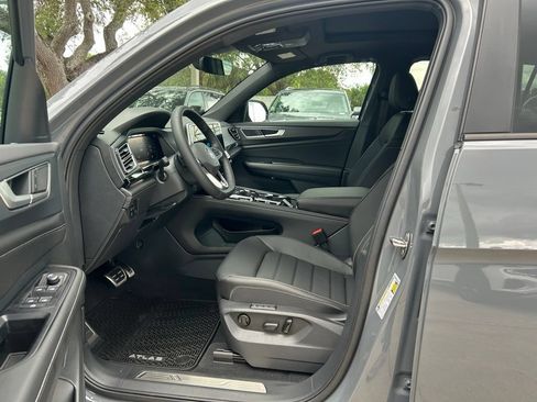 New 2026 Volkswagen Atlas Cross Sport SEL R-Line AWD/4WD image 15