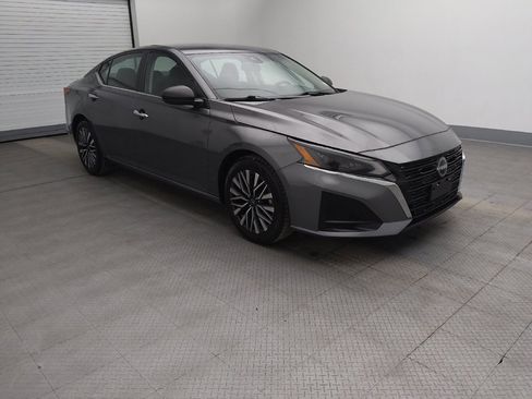 Used 2024 Nissan Altima 2.5 SV image 11