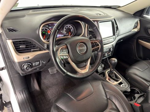 Used 2018 Jeep Cherokee Limited image 4