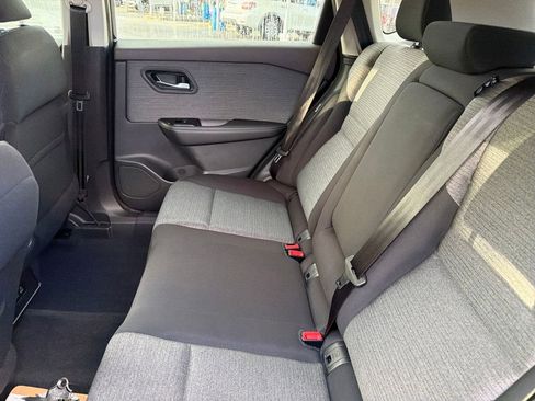 Used 2022 Nissan Rogue SV image 31