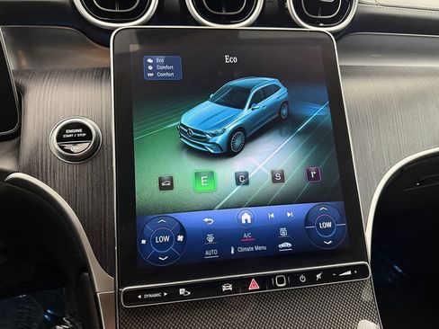 Used 2024 Mercedes-Benz GLC 300 4MATIC SUV image 36