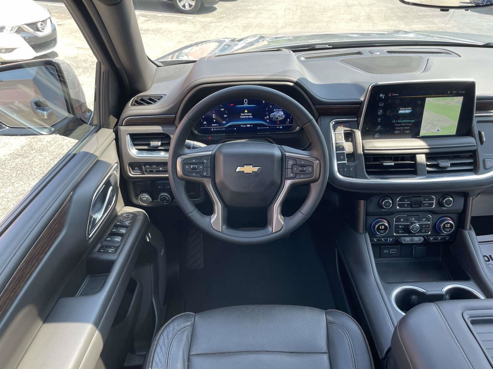 Used 2024 Chevrolet Tahoe High Country RWD image 2