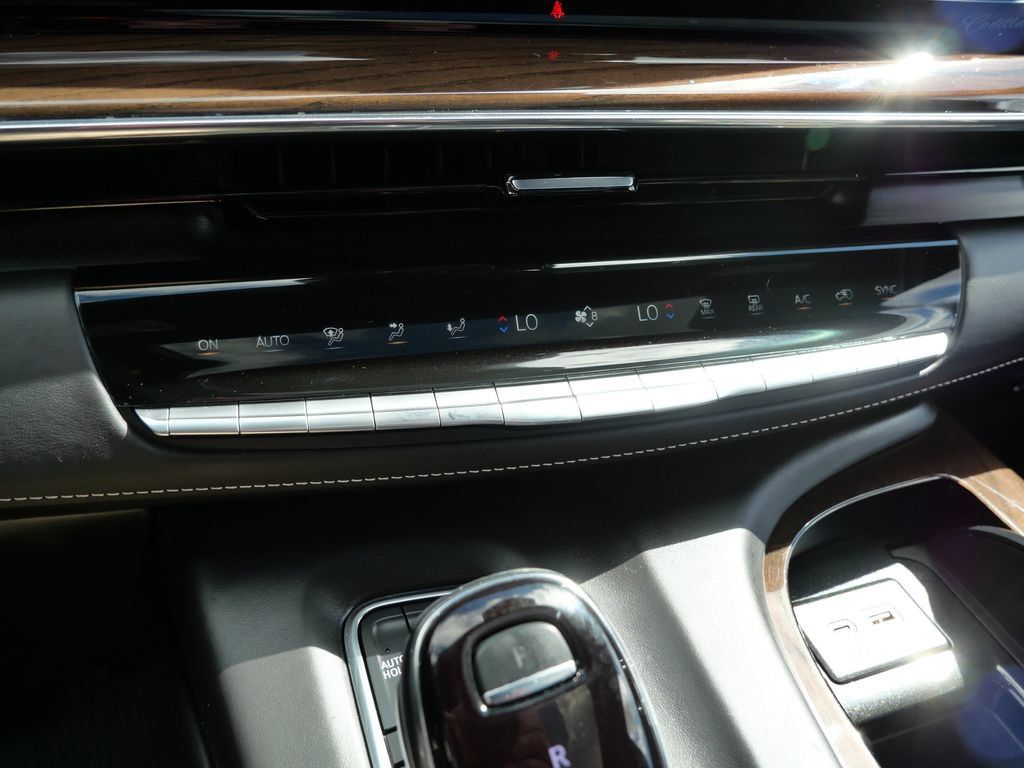 Used 2023 Cadillac Escalade ESV Premium Luxury Platinum AWD/4WD image 30